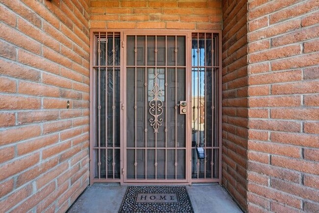 Building Photo - 770 N Lazy J Wy