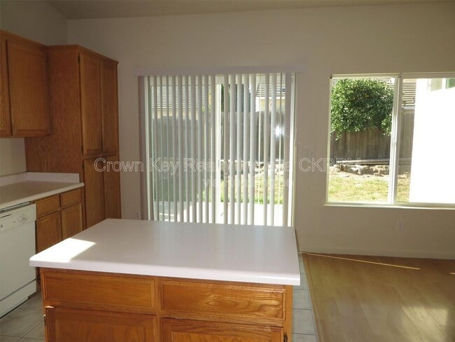 Building Photo - 1720 Alcira Nunez St