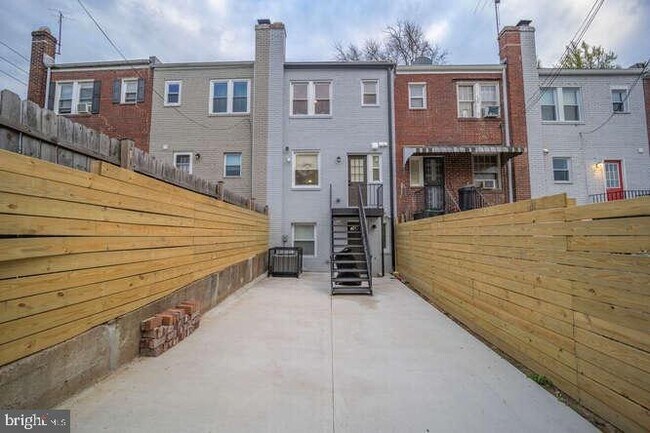 Building Photo - 1632 Ridge Pl SE