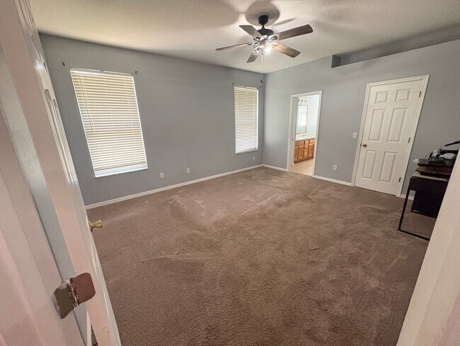 Building Photo - 1118 Dekleva Dr