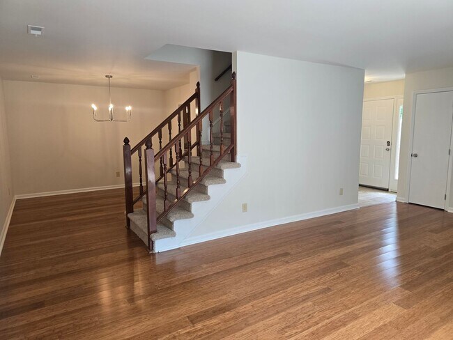Building Photo - Meticulously Kept 2BR, 3BA Townhome with D...