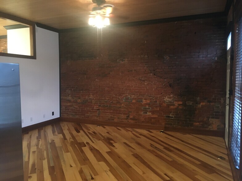 Living Room - 314 E 4th St