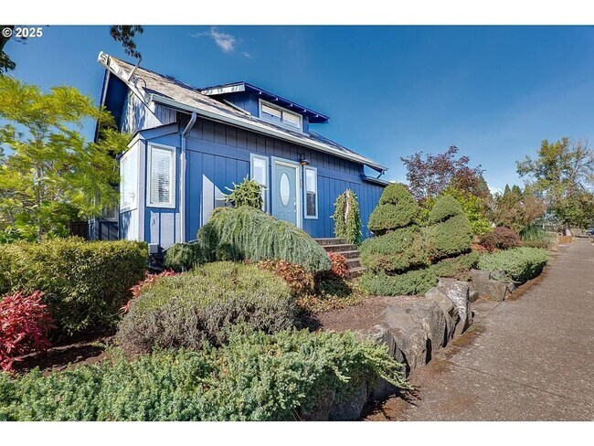 Building Photo - Rare Single Family Home  W/ 2 car garage