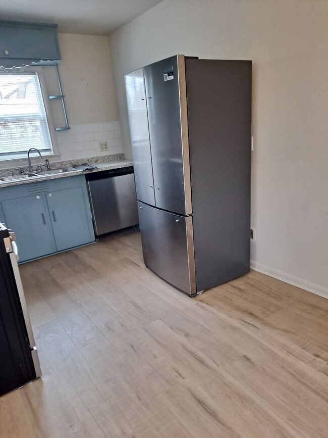Building Photo - 949-4 Pendragon 426-426 1/2 Polk Street