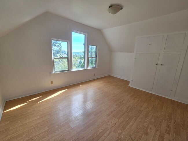 Building Photo - 125 S Cambrian Ave