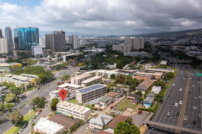 Building Photo - Upgraded Fully Furnished Condo w/ Assigned...