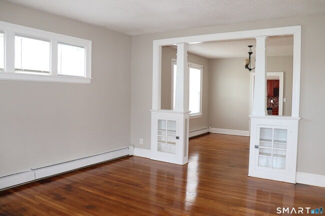 Building Photo - 152 Lyons St