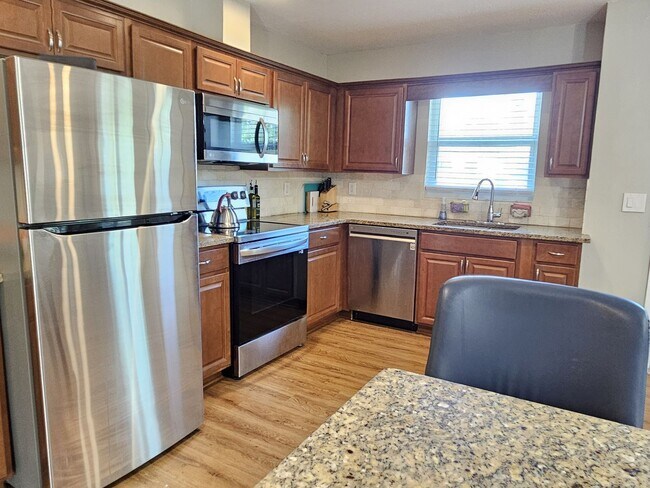 Building Photo - Annual Unfurnished 2 Bedroom 2 Bathroom Single Family Home in South Venice!