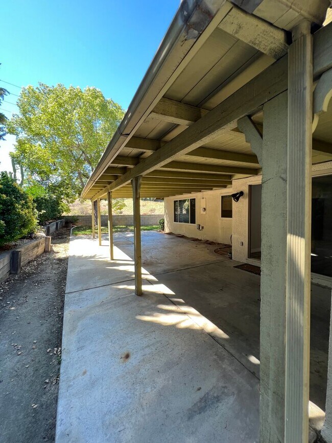 Building Photo - Beautiful upgraded 3b/2b home for rent in ...