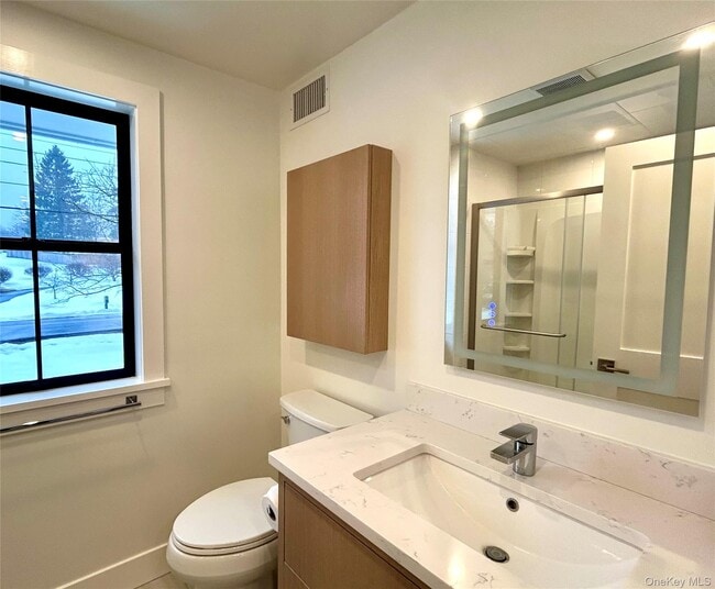 Building Photo - 49 Hackensack Heights Rd