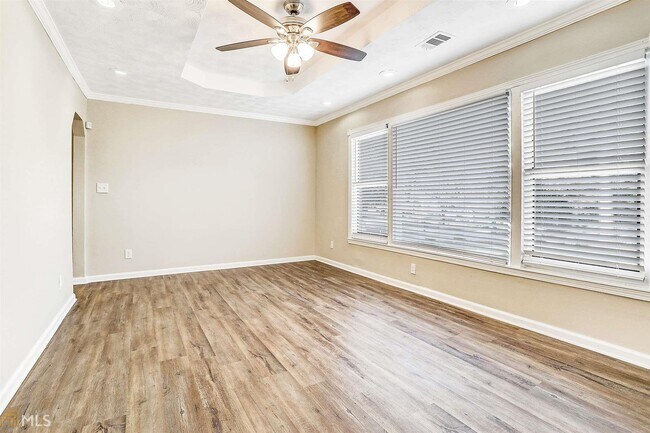 Building Photo - 2188 Glendale Dr