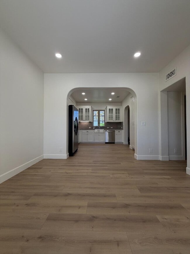 Building Photo - 1321 Dahlia Loop