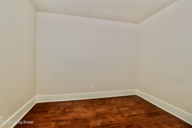 Building Photo - 3732 River Park Dr