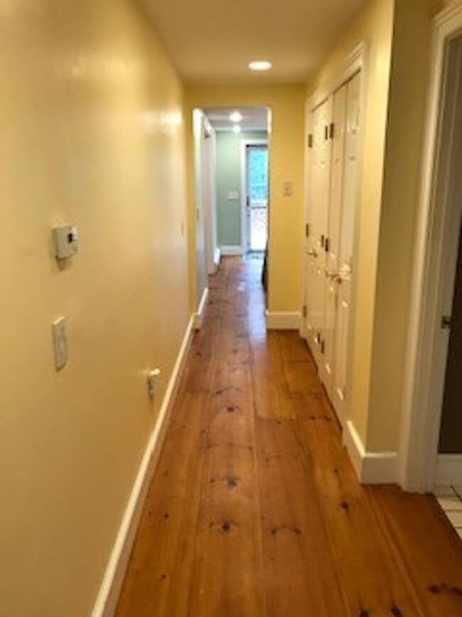 Building Photo - Modern 2Br / 2Ba Cape Style Home in Quiet ...