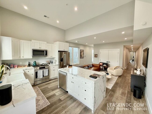 Building Photo - 1262 Holbrook Terrace NE