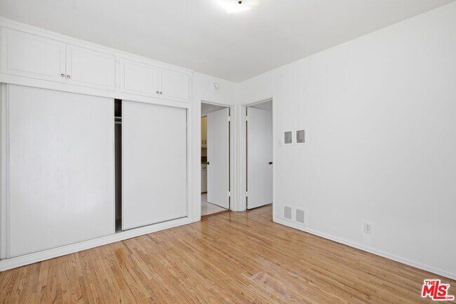 Building Photo - 2544 Thurman Ave.