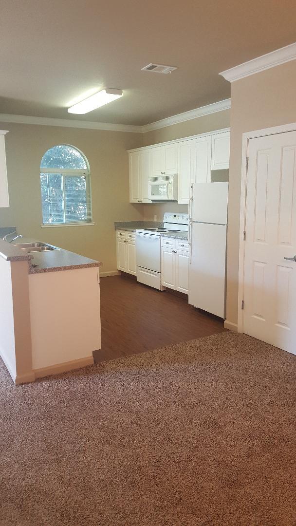 Kitchen - 8905 Davis Rd
