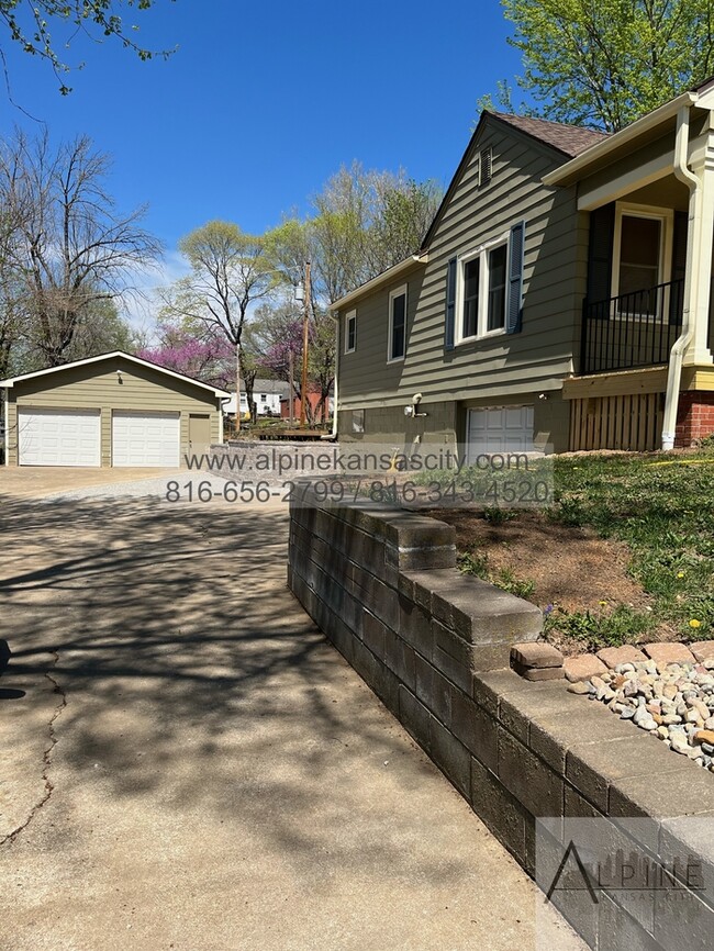 Building Photo - Northland Home, Amazing Detached Garage/Shop!