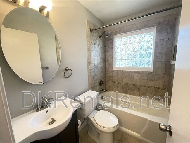 Building Photo - 481 Virginia Pl SE