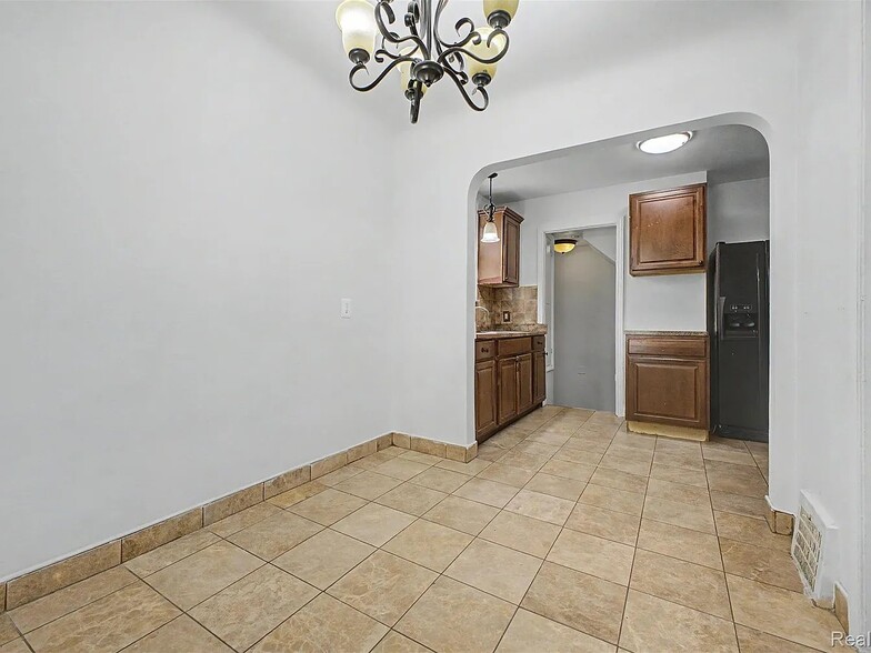 Building Photo - 4645 Rosalie St