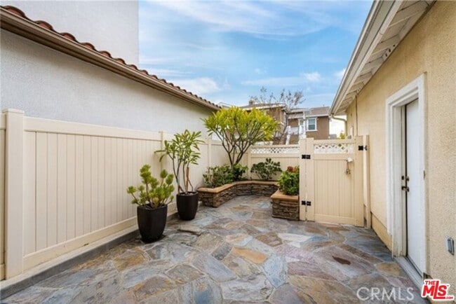 Building Photo - 2088 Ward St