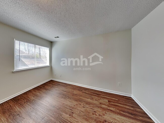 Building Photo - 4415 Hounds Run Dr