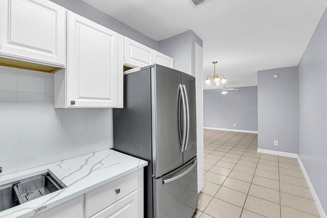 Building Photo - 333 SE Martin Ave