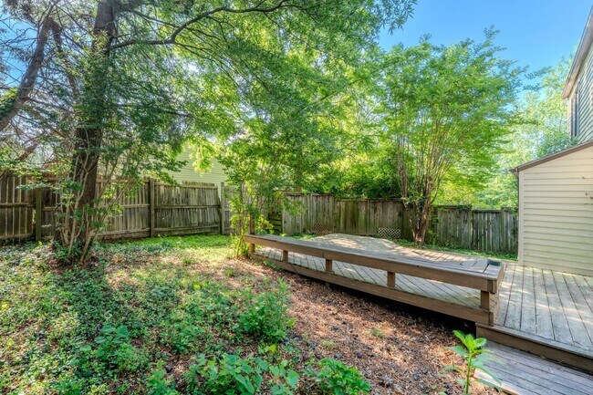 Building Photo - 3 bedroom home close to Duke Avaialble Ear...