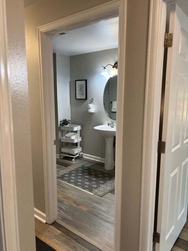 Building Photo - 115 Spinner St