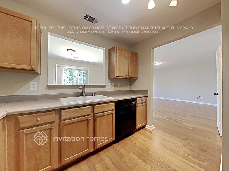 Building Photo - 2730 Englewood Dr