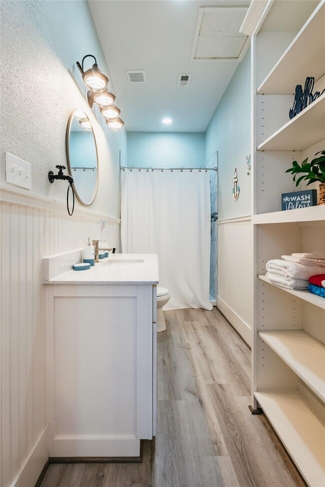 Building Photo - 1208 Avenue K