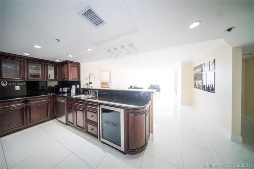 Building Photo - 1717 N Bayshore Dr