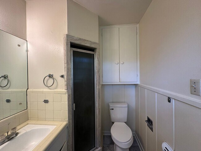 Building Photo - 2725 Tanglewood Dr