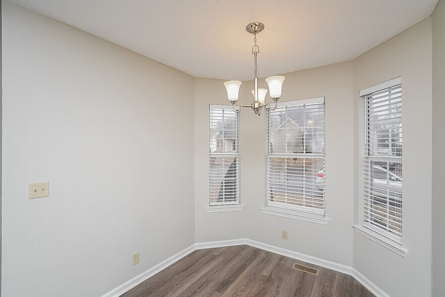 Building Photo - 3925 Calumet Dr