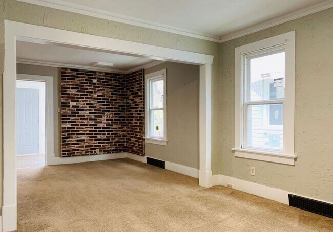 Building Photo - 1706 Colorado Ave NE