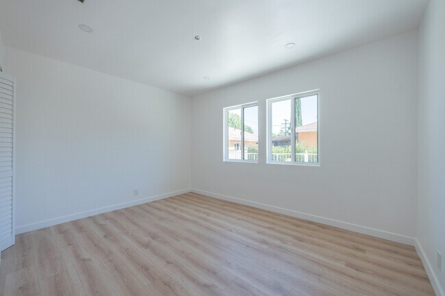 Building Photo - 7514 Woodley Ave