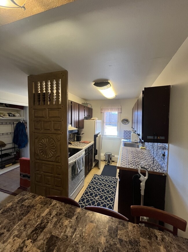 Building Photo - 405 Cam De La Placita