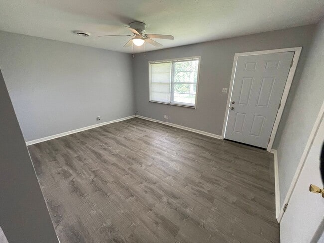 Building Photo - 323-325 Watauga Dr