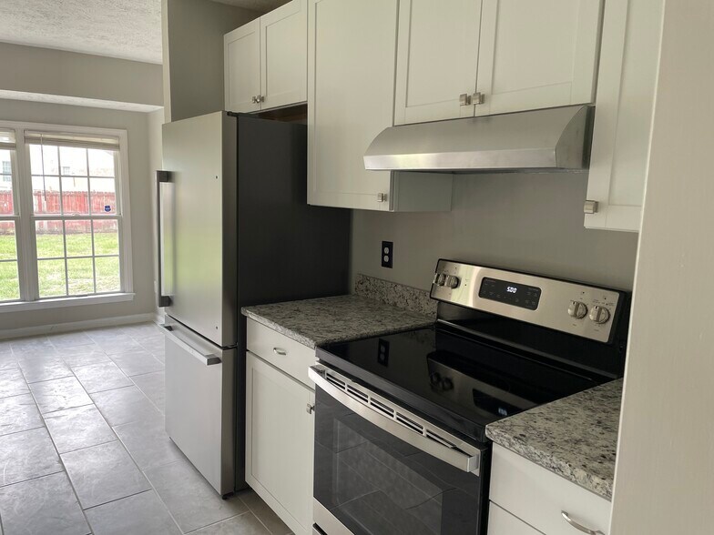 Kitchen - 5503 Heather St