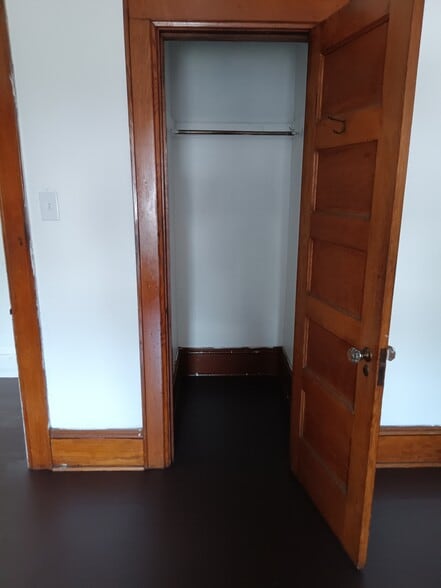 Building Photo - 1552 Lewis St