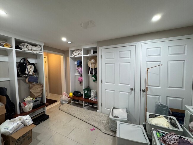 Building Photo - Waltham 3 bed 2.5 Bath