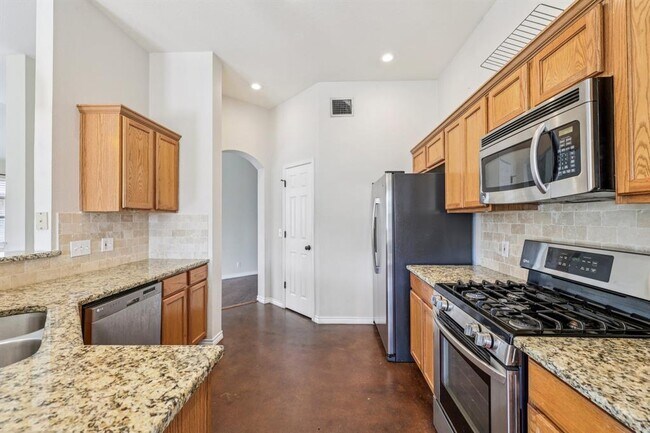 Building Photo - 602 Los Robles Rd