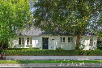 Building Photo - 840 Victoria Dr