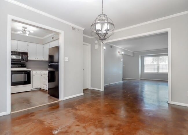 Building Photo - Beautiful midtown condo
