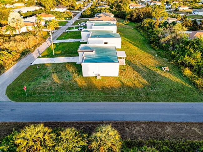 Building Photo - 2919 65th St W