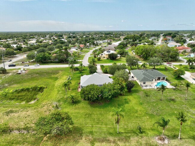 Building Photo - A BOATER'S PARADISE WITH THIS STUNNING 3 BEDROOM, 2 BATH WATERFRONT POOL HOME W/DOCK & BOAT LIFT ...