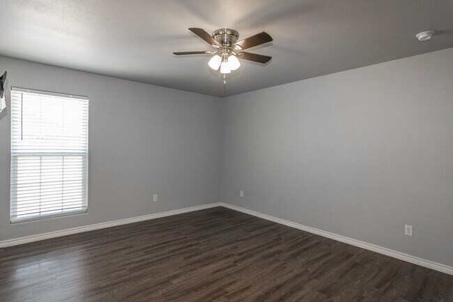 Building Photo - 3 bed 2 bath - Frenship ISD