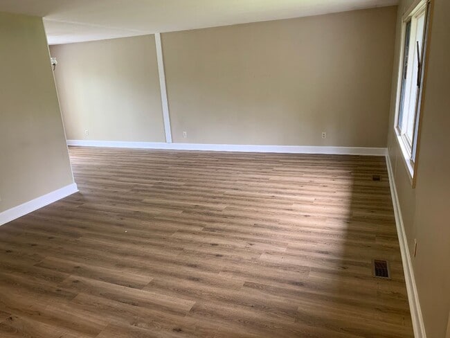 Living Room - 115 Rue Marne St