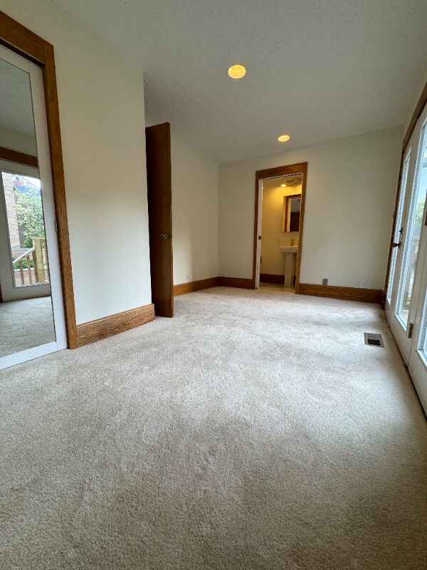 Building Photo - 814 N Park Ave