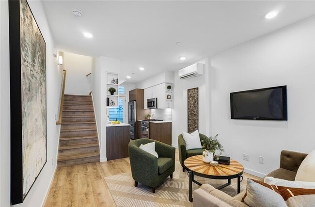 Building Photo - 447 NE 73rd St